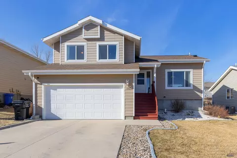 1107 Range View Cir, Rapid City, SD 57701