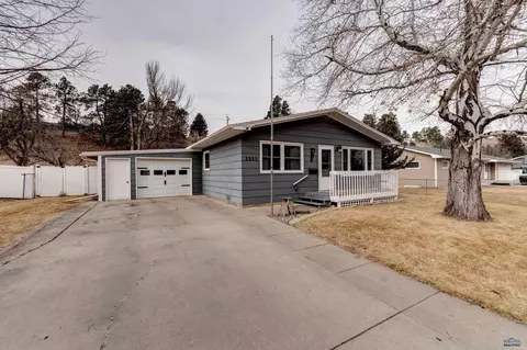 3323 Chapel Ln, Rapid City, SD 57702