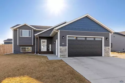 565 Antietam Dr, Box Elder, SD 57719