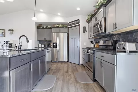 Kitchen - 565 Antietam Dr, Box Elder, SD 57719 photo 3 of 4