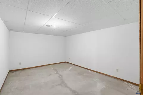 Bedroom - 611 Glenn St, Wall, SD 57790 photo 10 of 10