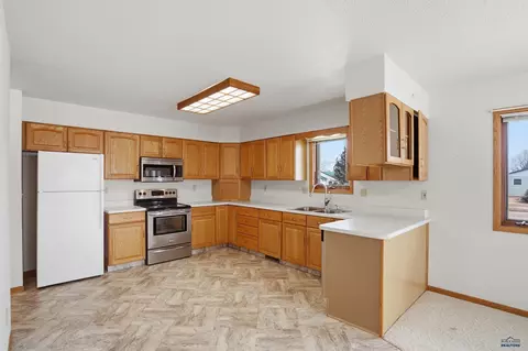 Kitchen - 611 Glenn St, Wall, SD 57790 photo 1 of 5