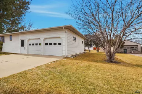 Exterior - 611 Glenn St, Wall, SD 57790 photo 2 of 4
