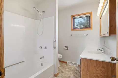 Bath - 611 Glenn St, Wall, SD 57790 photo 1 of 2