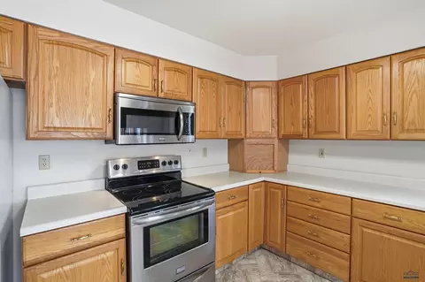 Kitchen - 611 Glenn St, Wall, SD 57790 photo 4 of 5