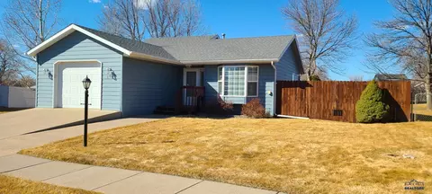 2017 Meadow Ln, Rapid City, SD 57703