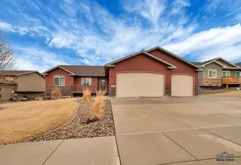4208 Vinecliff Dr, Rapid City, SD 57703