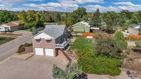 537 S 16th St, Hot Springs, SD 57747