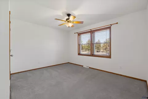 Bedroom - 11981 Mountain Lion Ln, Hot Springs, SD 57747 photo 1 of 3