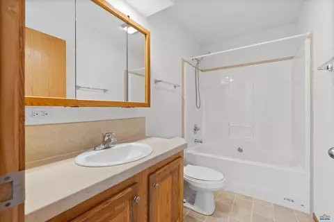 Bath - 11981 Mountain Lion Ln, Hot Springs, SD 57747 photo 3 of 4