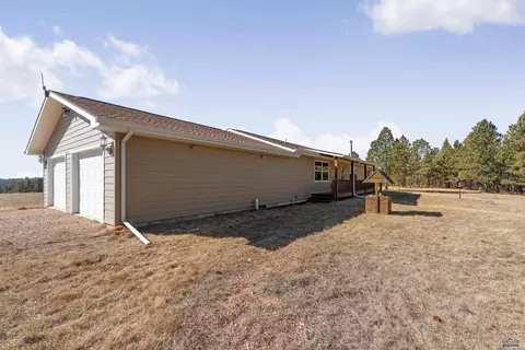 Exterior - 11981 Mountain Lion Ln, Hot Springs, SD 57747 photo 2 of 7