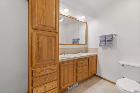 Bath - 11981 Mountain Lion Ln, Hot Springs, SD 57747 photo 1 of 4