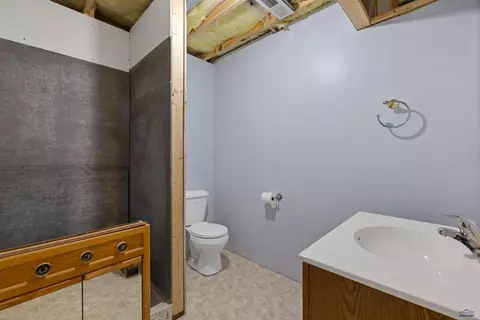 Bath - 11981 Mountain Lion Ln, Hot Springs, SD 57747 photo 4 of 4