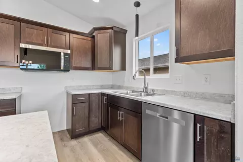 Kitchen - 526 Denali Dr, Box Elder, SD 57719 photo 2 of 3