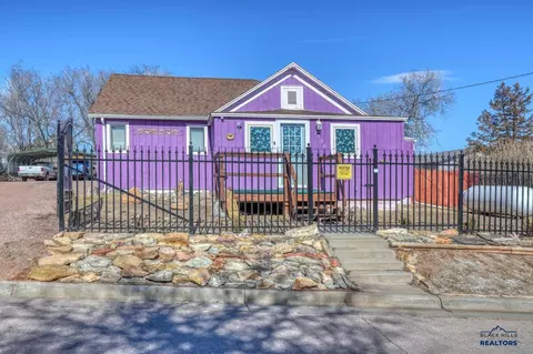 2326 Wilson Ave, Hot Springs, SD 57747