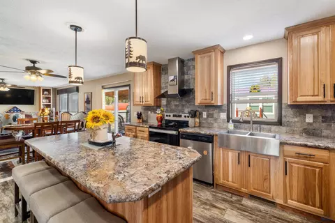 1833 Wood Lily Ln, Custer, SD 57730 photo 4