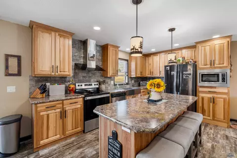 1833 Wood Lily Ln, Custer, SD 57730 photo 2