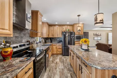 1833 Wood Lily Ln, Custer, SD 57730 photo 3