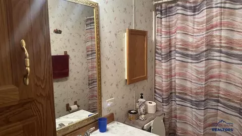 Bath - 310 Truman Rd, Edgemont, SD 57735 photo 4 of 4