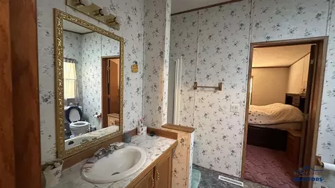 Bath - 310 Truman Rd, Edgemont, SD 57735 photo 3 of 4