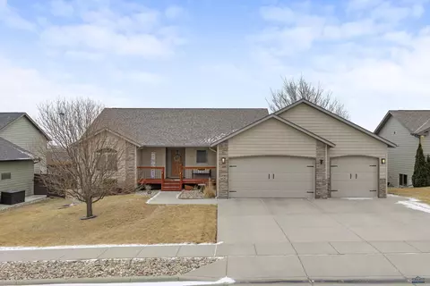 4436 Fieldstone Dr, Rapid City, SD 57703