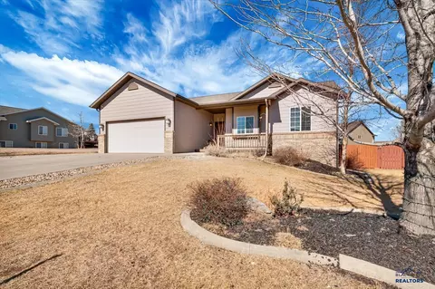 6651 Wellington Dr, Rapid City, SD 57702