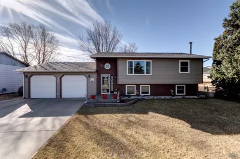 779 Seahawk Dr, Rapid City, SD 57701