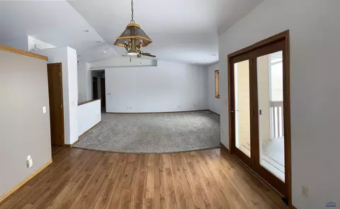 Living - 20324 Avalanche Rd, Sturgis, SD 57785 photo 2 of 4