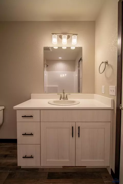 Bath - 409 Constitution Blvd, Box Elder, SD 57719 photo 2 of 3