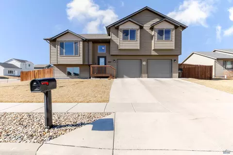 4907 Tupelo Dr, Rapid City, SD 57701