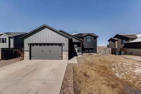 520 Bull Run Dr, Box Elder, SD 57719