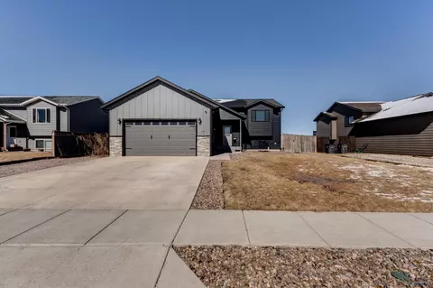 Exterior - 520 Bull Run Dr, Box Elder, SD 57719 photo 2 of 10