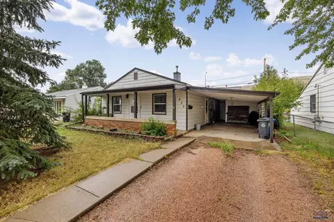 424 Robbins Dr, Rapid City, SD 57701