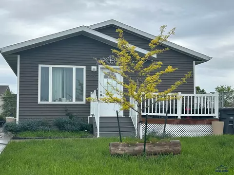 636 Shuttle Ct, Box Elder, SD 57719