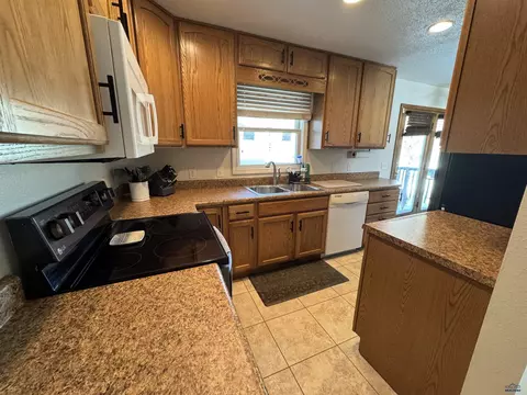 3605 Maple Ave, Rapid City, SD 57701 photo 5