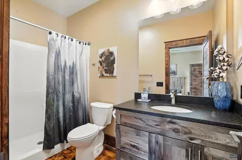 Bath - 21302 Wasp Rd, Lead, SD 57754 photo 2 of 2