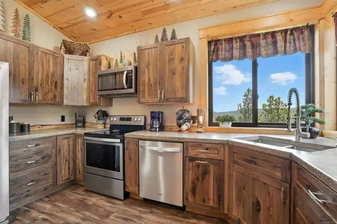 Kitchen - 21304 Wasp Rd, Lead, SD 57754 photo 2 of 4
