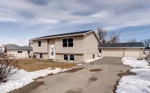 4510 Patriot Ln, Rapid City, SD 57701