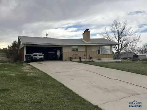 Exterior - 1001 E St, Edgemont, SD 57735 photo 4 of 4