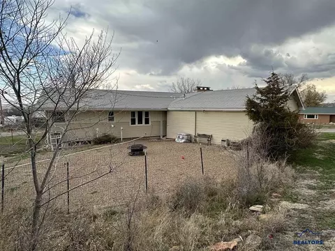 Exterior - 1001 E St, Edgemont, SD 57735 photo 3 of 4
