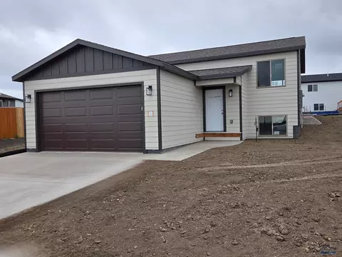 5601 Coal Bank Dr, Rapid City, SD 57701