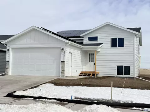 3764 Haralson Ln, Rapid City, SD 57703