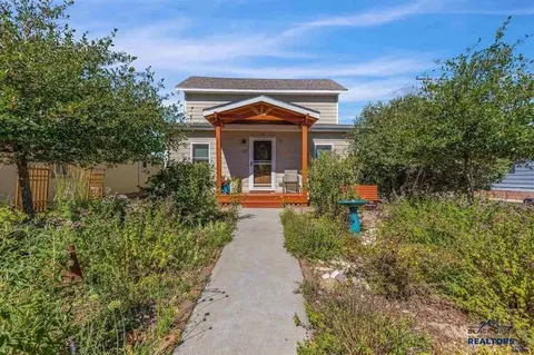 128 S 16th St, Hot Springs, SD 57747