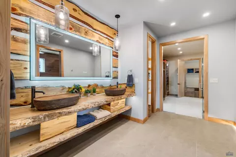 Bath - 11829 Valley View Cir, Spearfish, SD 57783 photo 1 of 4