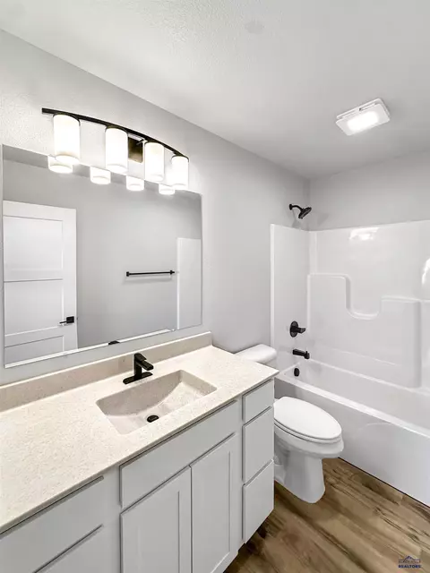 Bath - 628 Bull Run Dr, Box Elder, SD 57719 photo 3 of 4