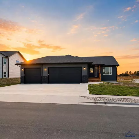 628 Bull Run Dr, Box Elder, SD 57719