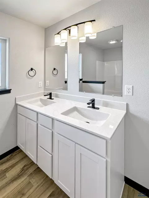 Bath - 628 Bull Run Dr, Box Elder, SD 57719 photo 2 of 4