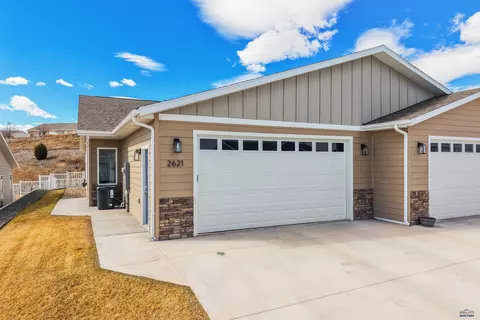 2621 Hennessy Dr, Rapid City, SD 57701