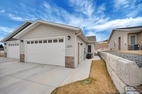 2625 Hennessy Dr, Rapid City, SD 57701