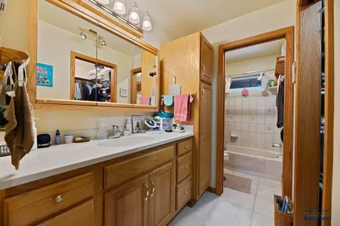 Bath - 20842 Legacy, Sturgis, SD 57785 photo 4 of 4